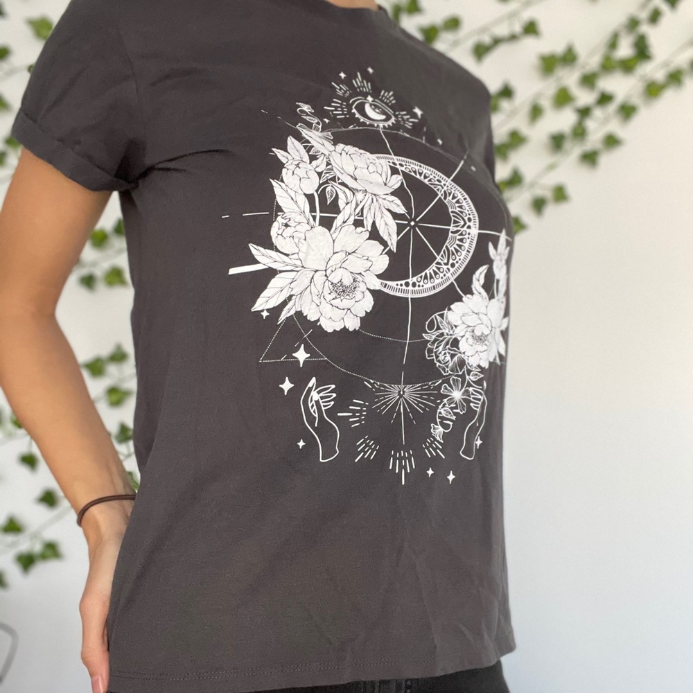 Graphic T-Shirt w/ Cuffed Sleeves